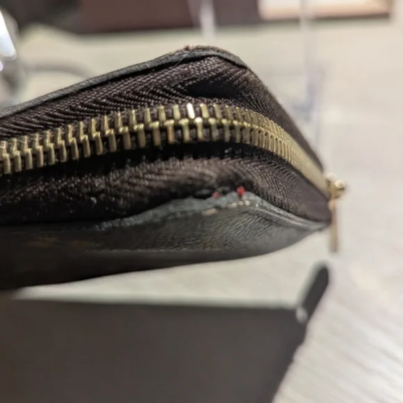 Louis Vuitton Monogram Zippy Wallet  With Red Interior And COA - Picture 10 of 16